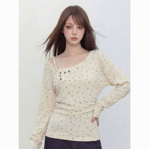 T-shirt asymétrique à pois haut de gamme pour femme, style décontracté et polyvalent, à manches longues, pour le printemps - Product Image 1