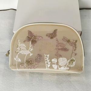 Bolsa de maquillaje semicircular con bordado de mariposas en malla, bolsa de almacenamiento de cosméticos de encaje, bolso de mano tipo concha. - Product Image 1