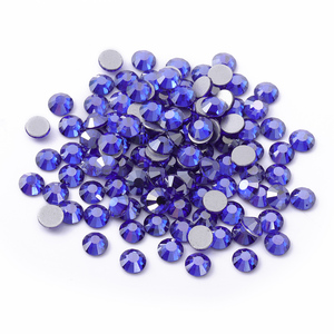 Nuevos colores Septiembre Venta al por mayor Baby Blue Rhinestone Nuevo diseño No Hotfix Flat Back Crystal Glass para ropa de uñas DIY - Product Image 5