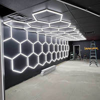 Lumières hexagonales pour plafond de garage Lumières hexagonales à led
