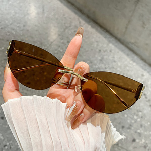 Frameless Curved <b>Sunglasses</b> For Women Black PC Lens UV400 Protection Type 3 Sunshades European American Street Style - Product Image 2