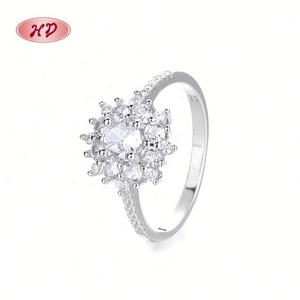 Joyería al por Mayor de Alta Gama, Anillos de Compromiso y Boda Unisex de Plata S925 con Circonita Cúbica y Baño de Rodio, Joyería Elegante con Diseño de Corazón - Product Image 1