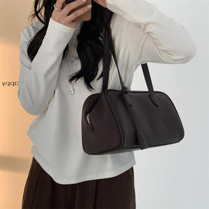 Bolso Boston Minimalista de Moda, Bolso de Hombro Versátil de Piel Sintética PU de Primera Calidad para Mujer - Product Image 1