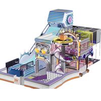 Parcours de cordes en altitude et aire de jeux intérieure avec château d'aventure, super trampoline, labyrinthe et toboggan diabolique - pour les écoles