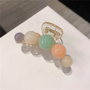 Vente en gros bon marché Accessoires de cheveux en plastique transparent couleur gelée 7 cm Pinces à cheveux pour filles - Product Image 1