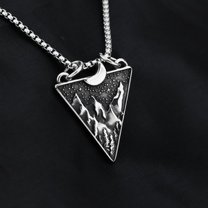 Collier pendentif triangle en acier inoxydable pour homme avec motif montagne et forêt, asymétrie géométrique, bijou cadeau pour vêtements - Product Image 2