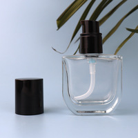 Flacon de fond de teint carré transparent en verre de luxe 30ml/60ml avec pompe pulvérisatrice, fond épais, diffuseur d'essence à bâtonnets, revêtement UV
