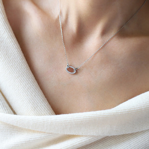 Collier élégant et tendance en acier inoxydable plaqué or 18 carats avec chaîne à maillons et fermoir en forme de nez de cochon, serti de zircons géométriques, pour femme, idéal pour les soirées. - Product Image 4