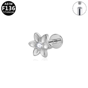 Orecchini a perno con fiore in titanio ASTM F-136, <span class=keywords><strong>piercing</strong></span> interno per elice e <span class=keywords><strong>trago</strong></span>, gioielli per il corpo in <span class=keywords><strong>oro</strong></span> PVD 18K - Product Image 4