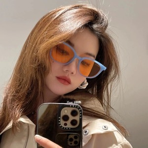 Gafas de Sol Retro para Mujer, Montura Negra Brillante, Protección UV400, Tipo 3 Lentes, Material AC, Diseño Cuadrilateral, Estilo Veraniego - Product Image 5
