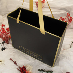 Bolsas de papel de compras de materiales reciclados ecológicos negros personalizados con asa de cinta - Product Image 4