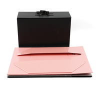 Boîtes d'emballage de chemise habillée en papier aimant pliable personnalisé Boîte en carton avec ruban plastification mate gaufrage pour chaussettes de mariage