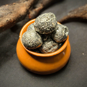Piedras de Pirita Peruana Dorada de Primera Calidad al por Mayor, Talladas con Forma de Corazón, para Sanación, Feng Shui, Cristales Portátiles a Granel - Product Image 1