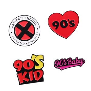 Badge en émail de coeur d'amour drôle épingles nostalgiques des années 90 - Product Image 1