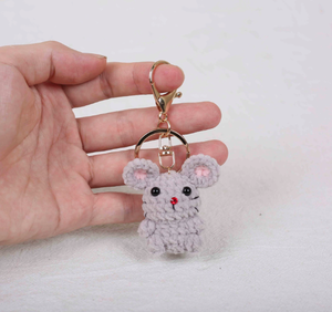 Portachiavi all'ingrosso in filato di peluche amigurumi a forma di animale (coniglio, gatto, maiale) lavorato a maglia, regalo con segno zodiacale cinese - Product Image 2