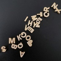EMANCO Bijoux fantaisie mignons pour femmes, en acier inoxydable, breloques géométriques à 26 lettres, accessoires de piercing, vente en gros en dropshipping