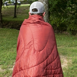 Couverture matelassée de camping en polyester recyclé natif pour adultes, rouge <span class=keywords><strong>Warrens</strong></span>, taille ouverte 79 "L X 55" W - Product Image 3