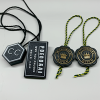 Étiquettes volantes en plastique de logo en relief de marque propre personnalisée de haute qualité étiquette de montre de joint étiquette de baskets avec ficelle en nylon