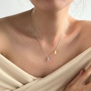 สร้อยคอจี้รูปหมีน่ารัก ดีไซน์ Dylam ชุบทองคำขาว 18K ผิวมันเงา เงินแท้ S925 พร้อมจี้รูปสี่เหลี่ยมผืนผ้าลายหมี - Product Image 5
