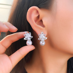 Haute qualité coréen argent plaqué cubique Zircon fleur goutte mariée perle boucles d'oreilles pour les femmes <span class=keywords><strong>Costume</strong></span> de mariage bijoux quotidiens - Product Image 4