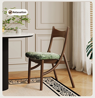 Chaise de salle à manger moderne avec coussin texturé et structure noire stable pour la maison et les restaurants