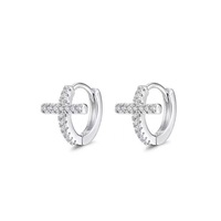 Boucles d'oreilles croix entièrement serties de diamants européennes et américaines, design punk de niche, luxe léger, haut de gamme et polyvalentes