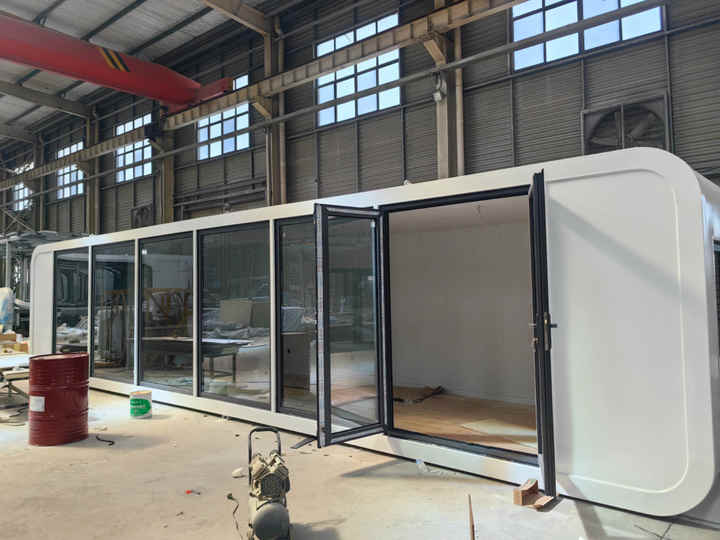 Hot Sale Apple Capsule House Prefabricated Green House for Outdoor Living and Office Working Made in China
