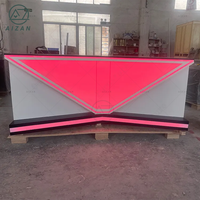 Fabricant professionnel Design moderne éclairage LED incurvé bureau d'ancrage de nouvelles TV et Station de radio Table Console de diffusion