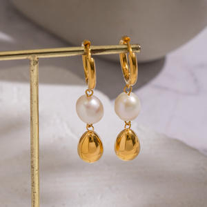 Boucles d'oreilles créoles pendantes en acier inoxydable plaqué or 18 carats avec perles baroques en forme de goutte d'<span class=keywords><strong>eau</strong></span> pour femme – Élégantes Aretes - Product Image 3