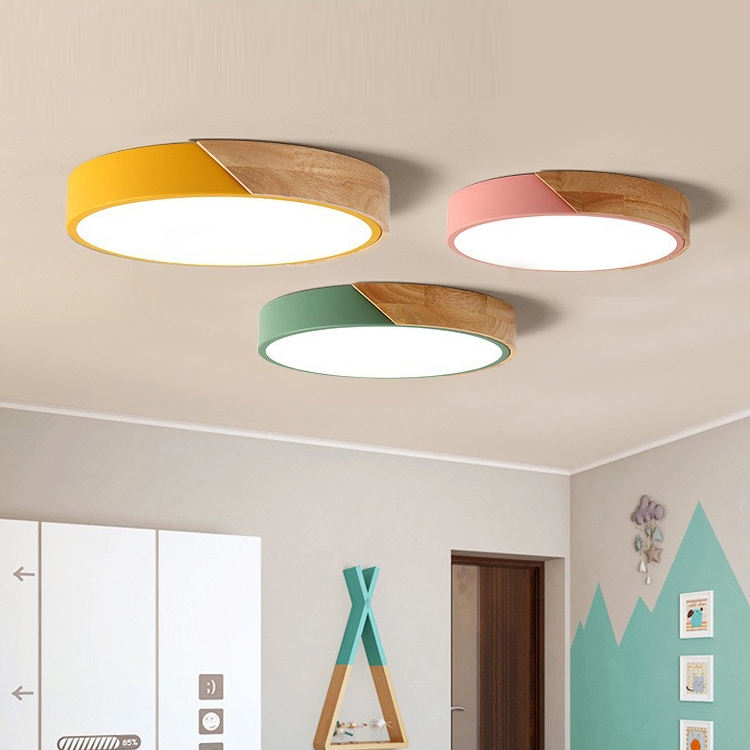 มีสีสัน