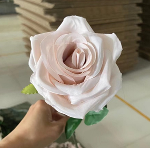 Rosa Artificiale a Stelo Singolo in Colori Nude, Fiori di Seta per Decorazioni Matrimoniali - Product Image 1