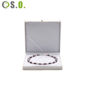 Caja de Joyería Cuadrada de Lujo Personalizada de Alta Calidad, con Diseño Repujado, Caja Azul de PU para Collar y Anillo - Product Image 1