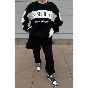 Ensemble de costume noir pour femme avec imprimé sur le devant - Product Image 2