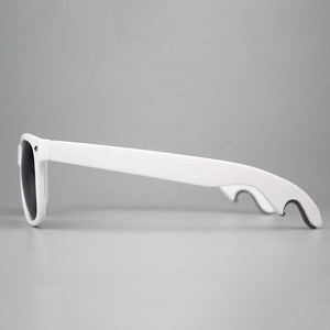 Gafas de <span class=keywords><strong>Sol</strong></span> Promocionales con Logotipo Personalizado al por Mayor 2026, Gafas de <span class=keywords><strong>Sol</strong></span> de Plástico Negras para Beber, Abridor de Botellas de <span class=keywords><strong>Cerveza</strong></span> Barato para Fiestas, Protección UV 400 - Product Image 4