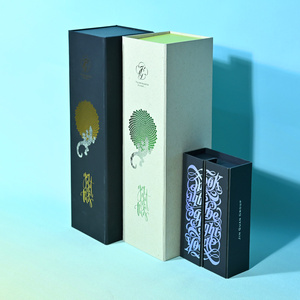 Customizable Cardboard Rigid <b>Box</b> with Magnetic Closure Embossing Recyclable Glossy Finish <b>Black</b>/White Colors - Product Image 5