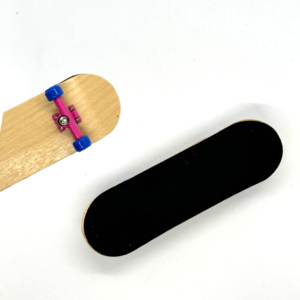 Juego de gráficos originales al por mayor para patineta de dedos con transferencia de calor UV y herramientas - Product Image 5