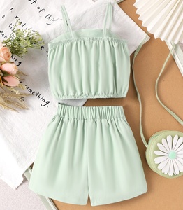 Set Casual 2 Pezzi per Bambine 2026: Top Corto Verde con Fiore 3D + <span class=keywords><strong>Pantaloncini</strong></span> Plissettati - Product Image 2