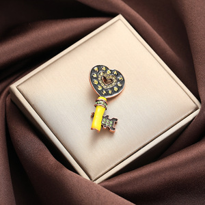 Heart Key Brooch Rhinestone Zinc Alloy Women's Gift Fashion Accessory - Product Image 4