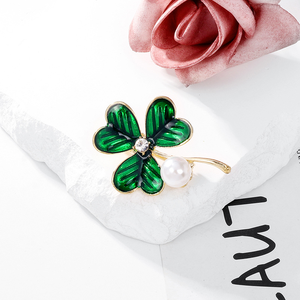 2025 New Green Clover Broche Moda Feminina Jóias Liga Broches Pérola Broche Terno Lapela Pins Personalização Atacado - Product Image 3