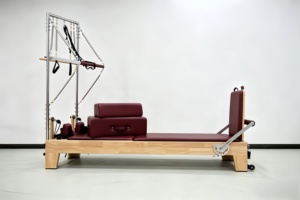 Reformer <span class=keywords><strong>Pilates</strong></span> en chêne à pied étroit avec tour et demi-piedestal, personnalisable avec logo, équipement <span class=keywords><strong>Pilates</strong></span> en chêne, vente en gros <span class=keywords><strong>pour</strong></span> fournisseurs de salles de sport - Product Image 4