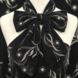 Tissu en <span class=keywords><strong>velours</strong></span> <span class=keywords><strong>noir</strong></span> A054 avec broderie élégante de feuilles argentées et de perles florales pour les nouveaux cheongsams chinois et les robes de soirée annuelles - Product Image 3