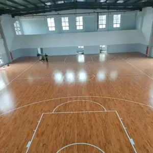 Piso esportivo em madeira maciça com laca UV de 22-24 mm de espessura, tecnologia madura, especial para arena interna