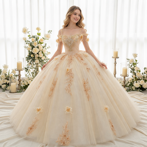 Abito da Quinceañera Classico in Raso Dorato con Motivi Floreali 3D, Taglie Forti, Lunghezza a Terra, Stile Principessa, Strascico, Vita Naturale, Applicazioni in Pizzo - Product Image 1