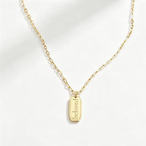 Collar de Acero Inoxidable con Baño de Oro PVD Personalizado, Collar con <span class=keywords><strong>la</strong></span> Escritura 'Amado por <span class=keywords><strong>Dios</strong></span>', Joyería Cristiana, Regalo Religioso - Product Image 1