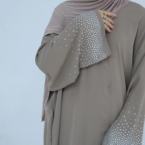 Abbigliamento musulmano lungo islamico elegante di lusso con bottoni di strass più abito Abaya donna Szie