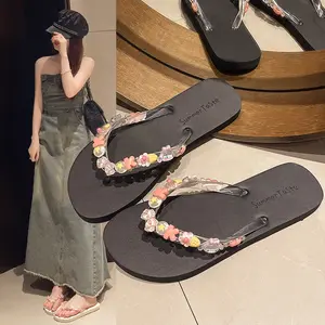 2024 nuove scarpe da spiaggia da donna sandali da interno per le vacanze estive da indossare graziose infradito con fiori da bagno