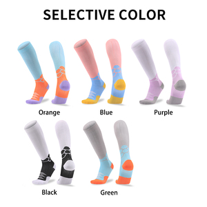 Chaussettes de compression personnalisées à marque privée, écologiques, pour activités de plein air, soutien professionnel par compression, récupération, chaussettes de sport - Product Image 2