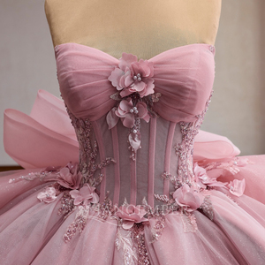 Robe de bal rose bonbon Rsm261073 pour fête de 15 ans, en dentelle avec appliques florales 3D, tulle scintillant et traîne chapelle - Product Image 4