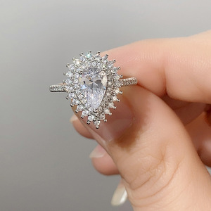 Anello dal Design a Forma di Pera, Anello Classico da Dito per Donne - Product Image 3