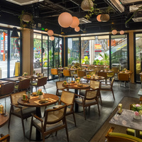Chaise de salle à manger en bois massif sur le thème thaïlandais personnalisé avec rotin de style asiatique du Sud-Est pour restaurant, hôtel, utilisation en extérieur